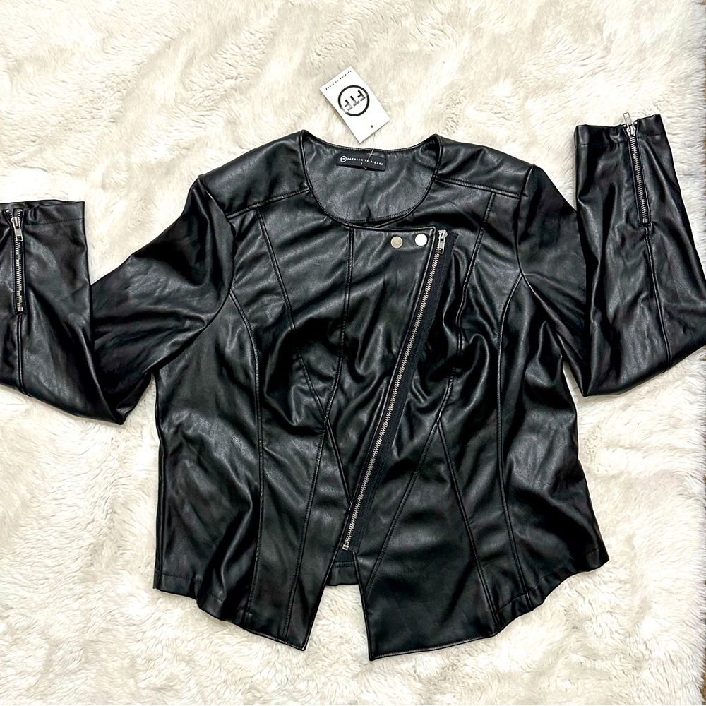 Fashion to Figure Faux Leather Black Moto Jacket Size 1